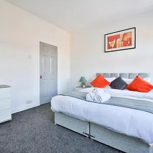 Spacious 3 Bedroom Close To Centre Cardiff