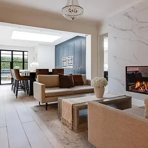 Luxury Georgian Townhouse With Cinema And Parking Holiday home Chester