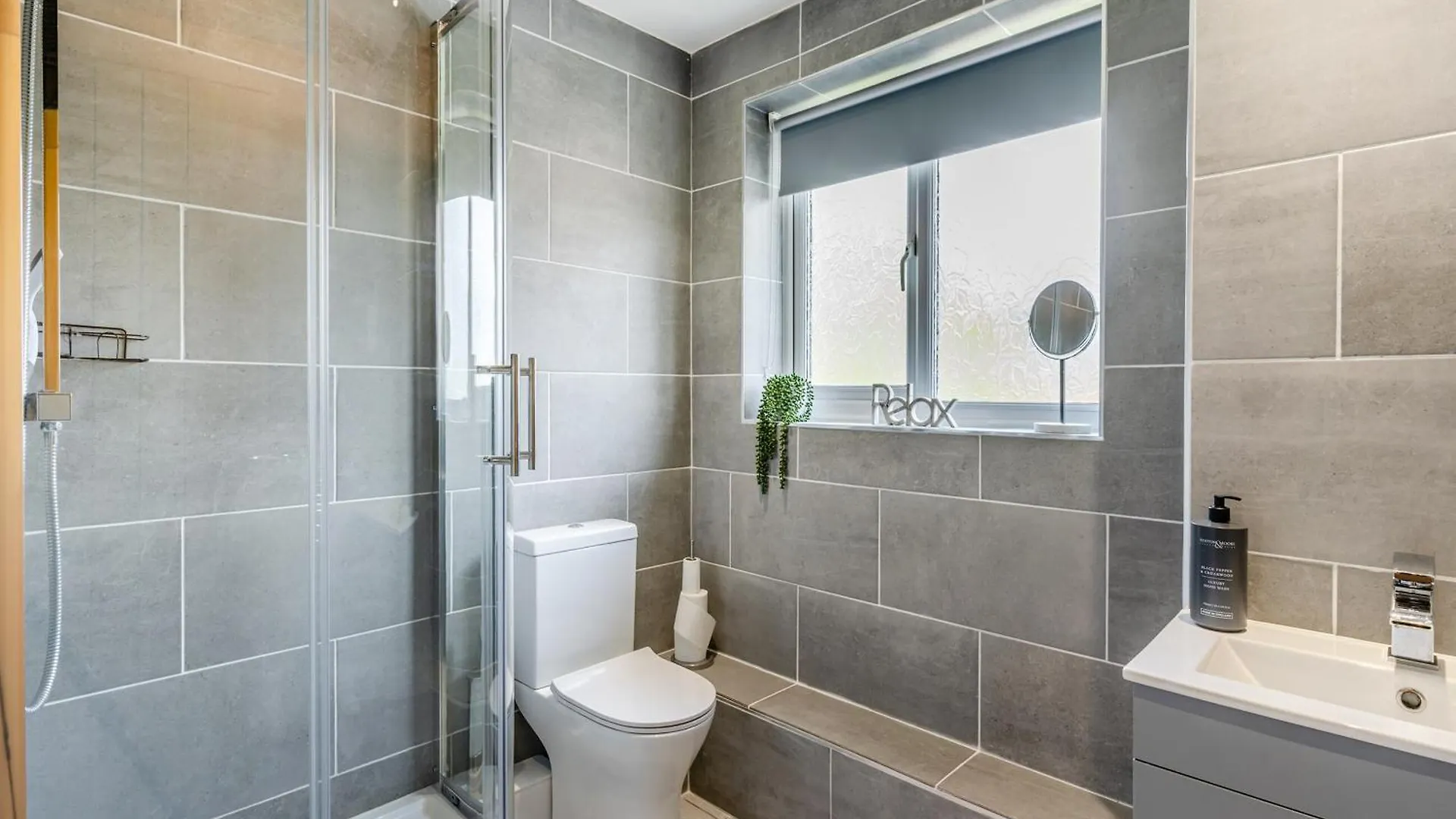 Open Hearth Cottage Cardiff 0*,  United Kingdom